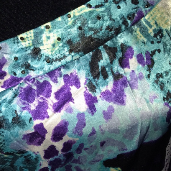 🌺Sexy off right shoulder blouse.🌺 - Picture 2 of 7